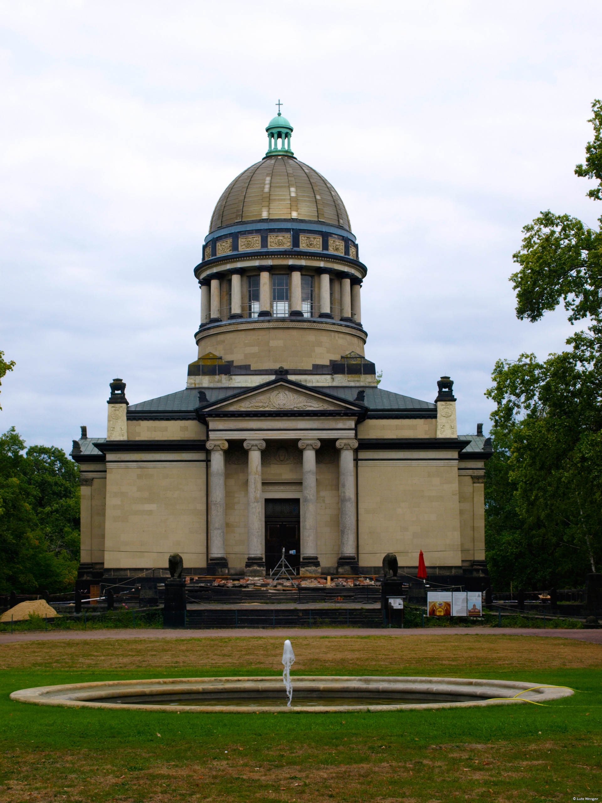 Kuppelbau des Herzoglichen Mausoleums auf dem Areal des Tierparks Dessau